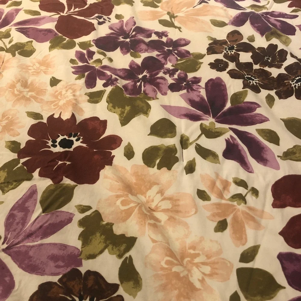 Queen comforter and 2 shams